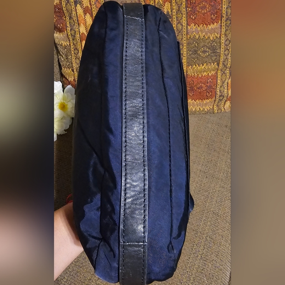 Tory Burch Navy Blue Nylon and leather Crossbody Preloved - Picture 7 of 16